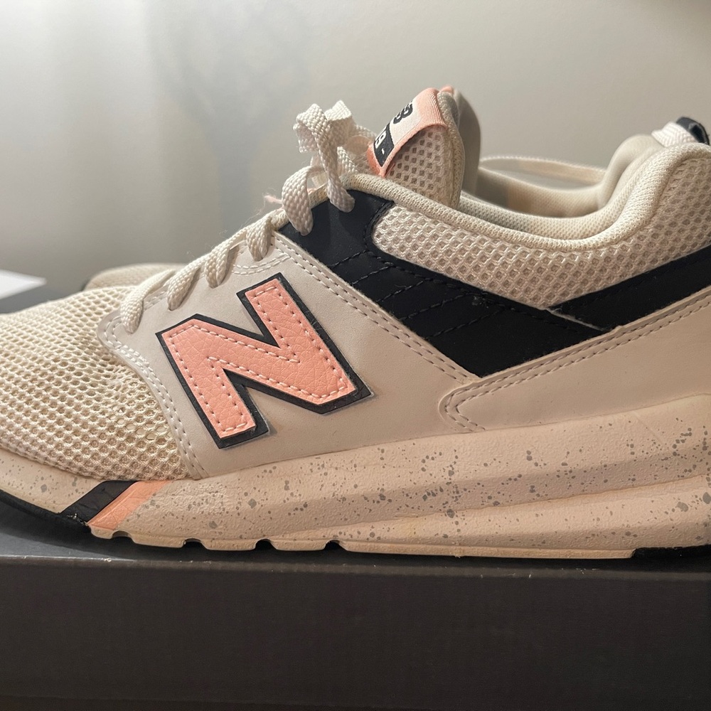 New Balance Women’s Sneakers in Cream and Peach